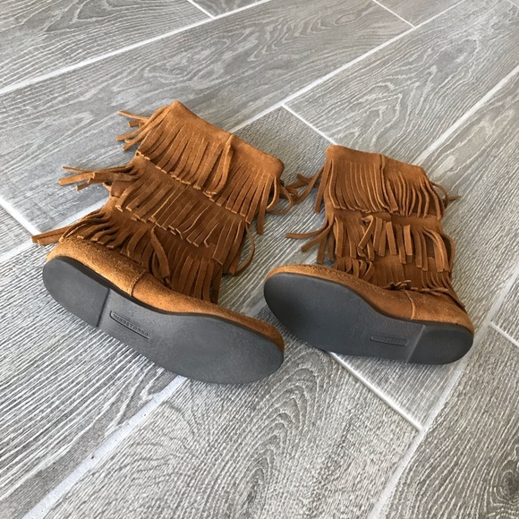 Minnetonka Three-Layer Fringe Boot Size 6 - Picture 4 of 6